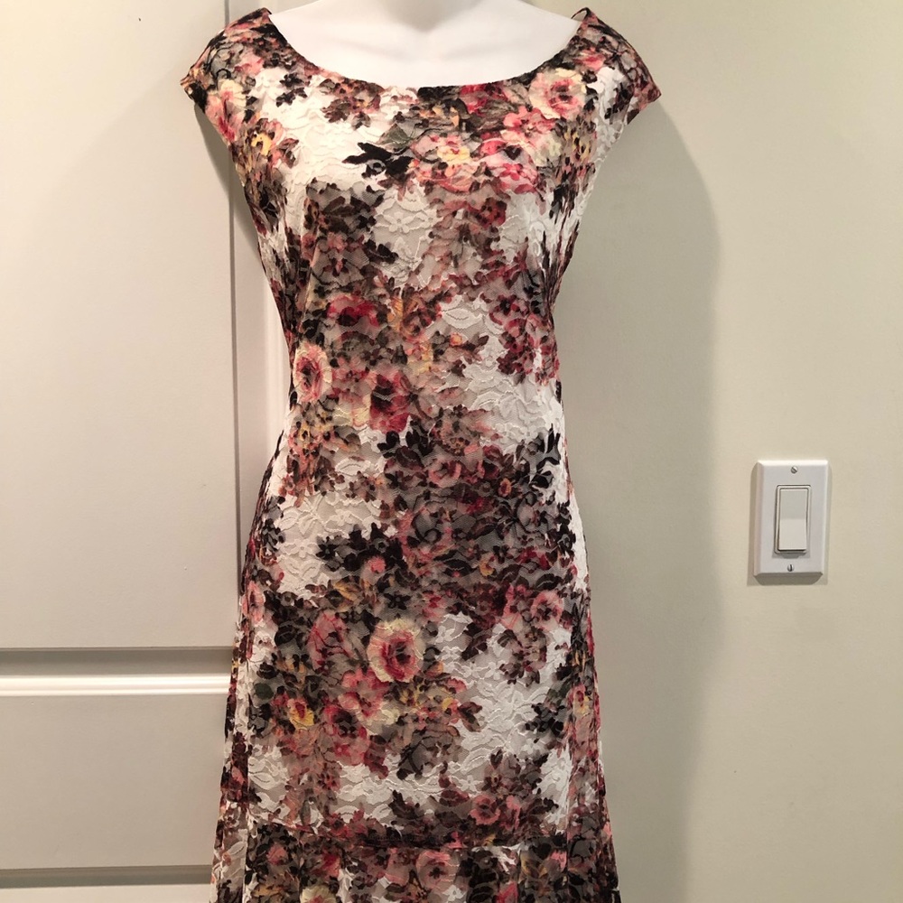NWOT Connected Brand-Floral embroidered dress sz12 Beautiful Spring/summer dress